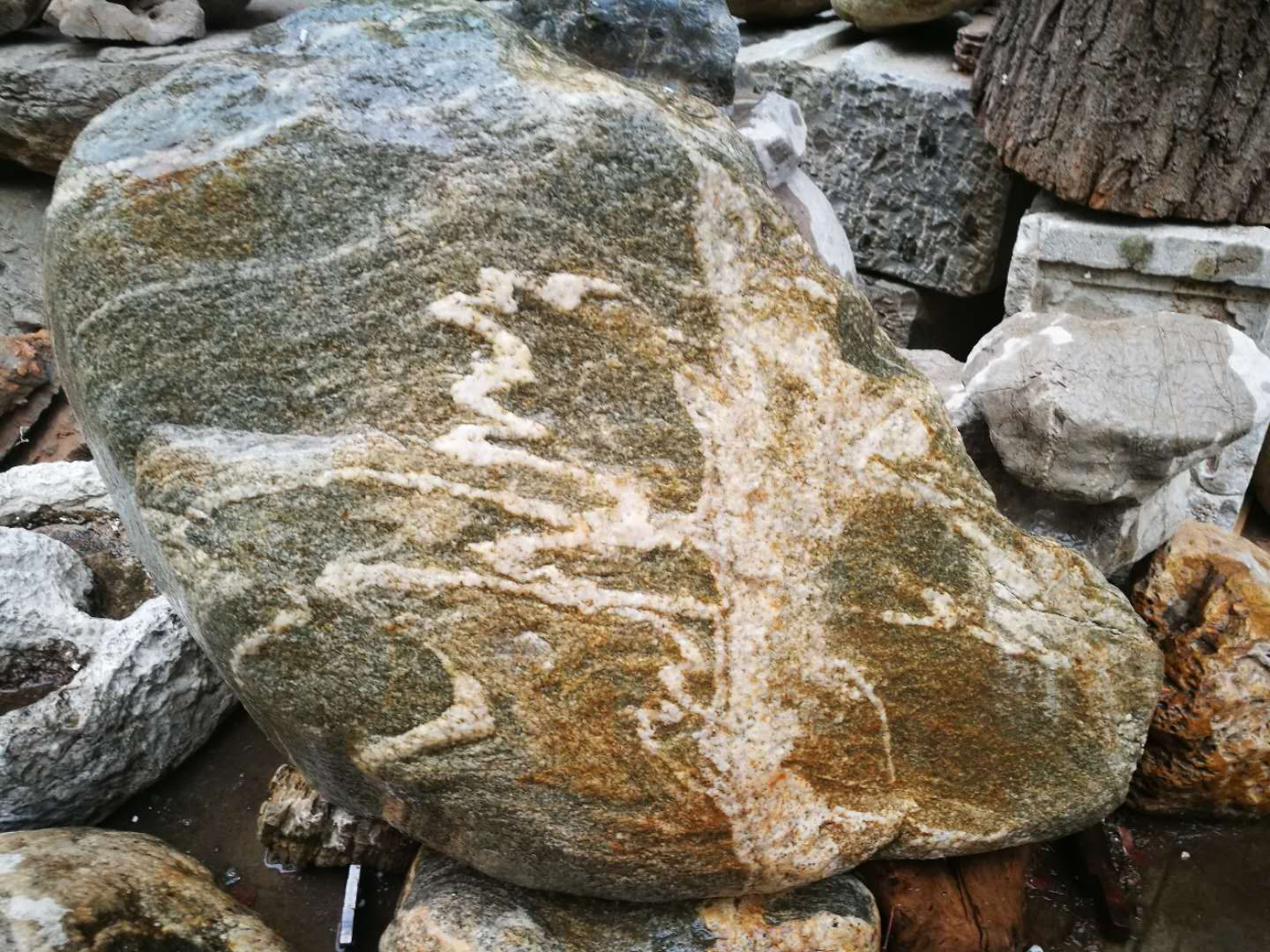 1585227521176011471.png 奇石.png