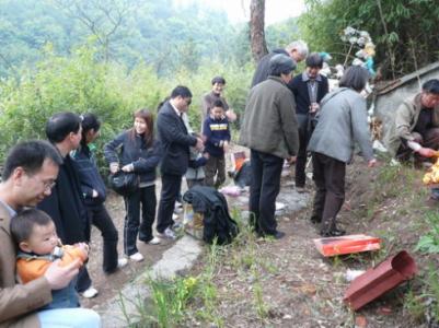 清明上坟.jpg
