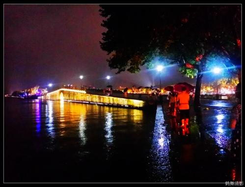 雨夜游湖.jpg