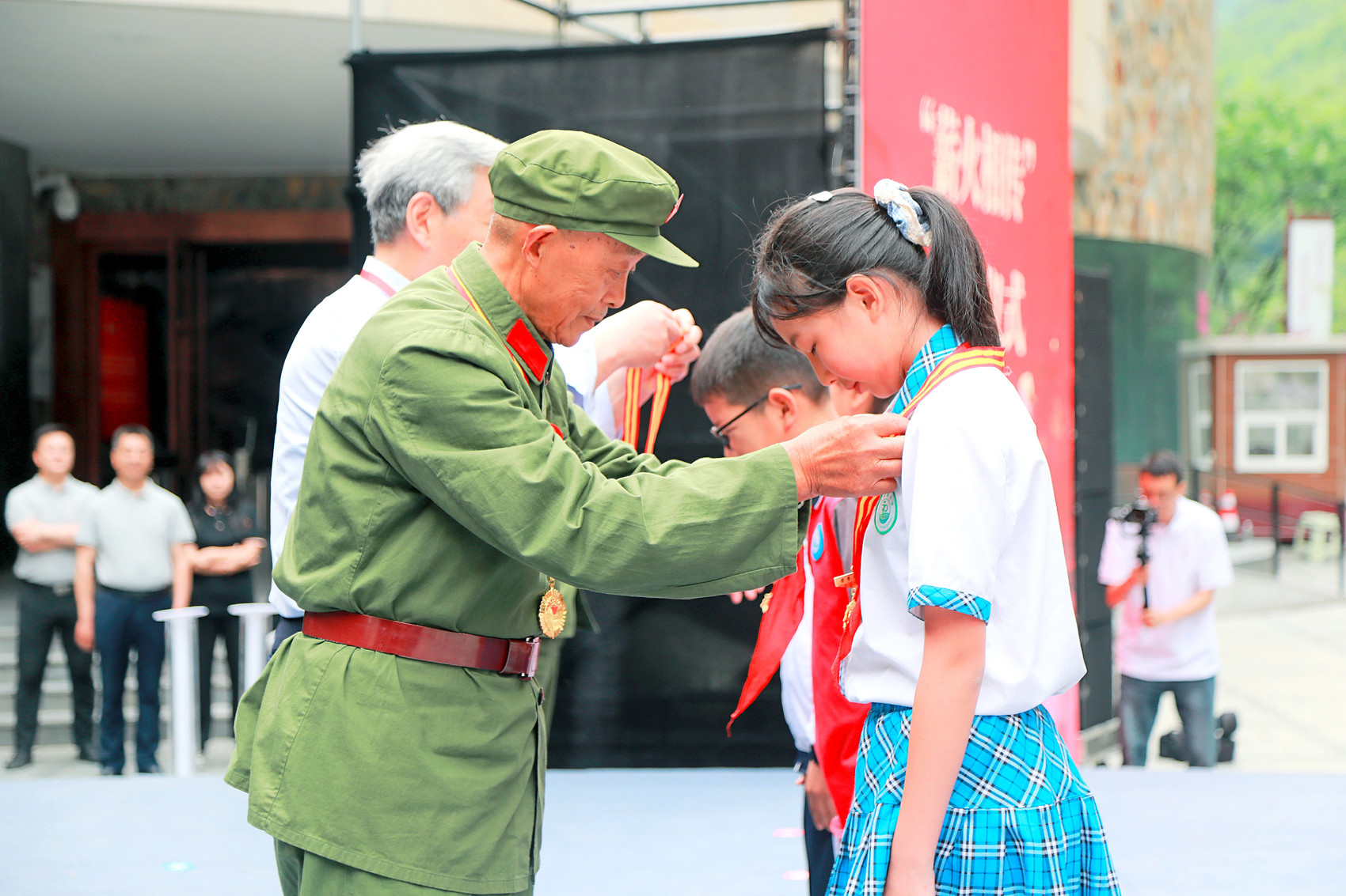 大渡河畔忆峥嵘岁月 听铁道老兵讲述历史与传承(图2)