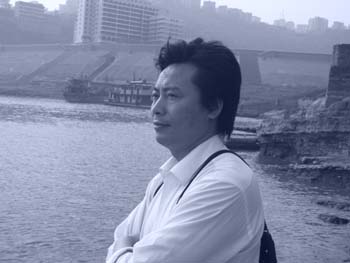 鍦嗗績锛氾紙鍘熷悕寮犳枃榫欙級鐢凤紝姹夋棌锛?60骞翠唬鏈紝涓浗閲嶅簡銆? 鏇剧敤绗斿悕锛氬湴榫欍?佸紶杩︺?佹槬澧ㄣ?佹枃娈娿?侀緳杩?佽惂涓墤銆佸穽瀛愩?佸渾蹇冦?佸崡灞卞渾蹇冪瓑銆? 鍦嗗績鎽勪簬闀挎睙涔嬫花L1 6774.jpg