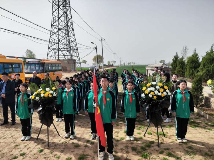 简篇-缅怀革命英烈,传承红色基因——白佛小学清明节主题实践活动