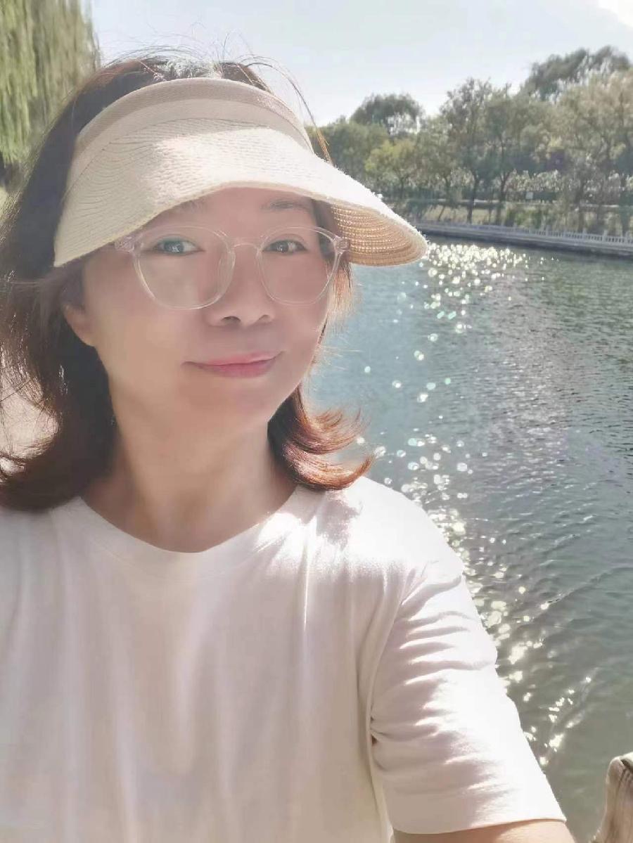俞梅：韩兰娜朗诵《女诗人白鸽子》海外头条
