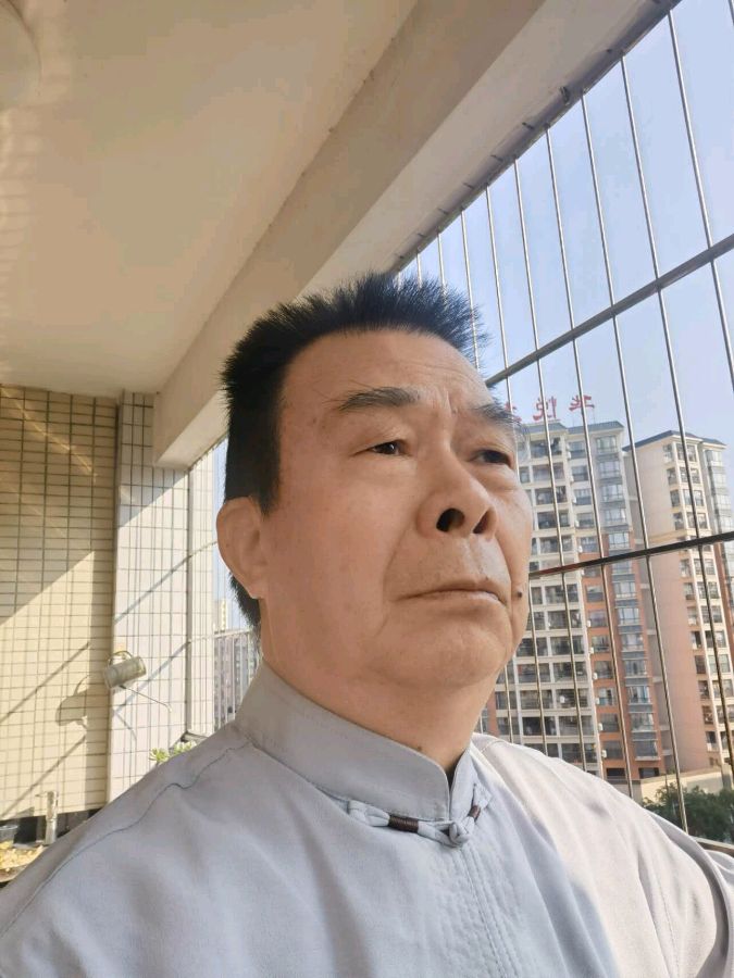 【新年抒怀】当代诗人南山翁组诗～都市头条（2025.1.30）