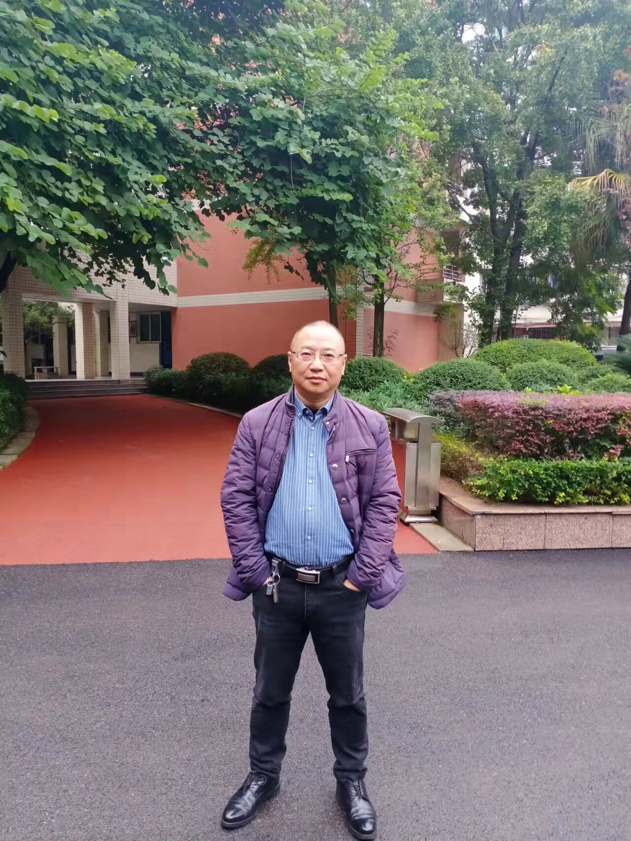 【2022第1期】•诗歌/当代诗人/喻加强/一棵榕树(外一首) 