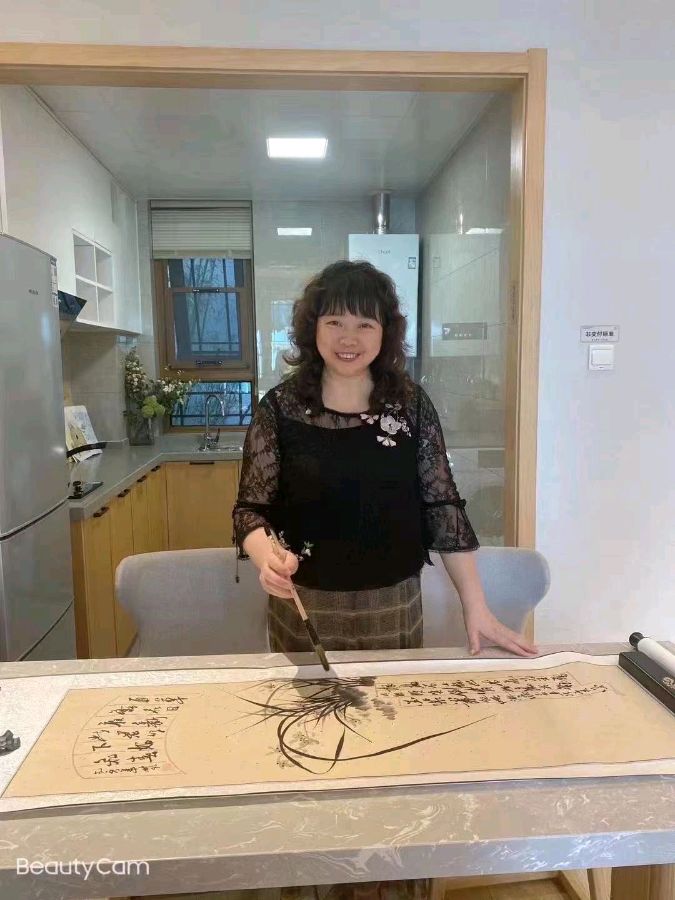 请欣赏《踏春》作者/李开英        主播/福音         编辑/福音【中国长江文学社】有声文学平台【第11898期】