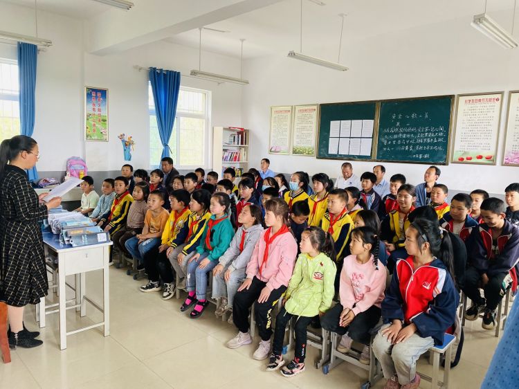 简篇-质量表彰树榜样 蓄力扬帆再启航——李塬小学第二次质量评估表彰大会