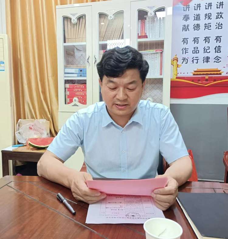 简篇-温馨退休座谈会 浓浓情意暖人心