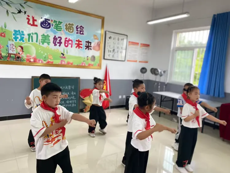 简篇-童心向党,快乐成长——永丰镇李塬小学“六一”文艺汇演