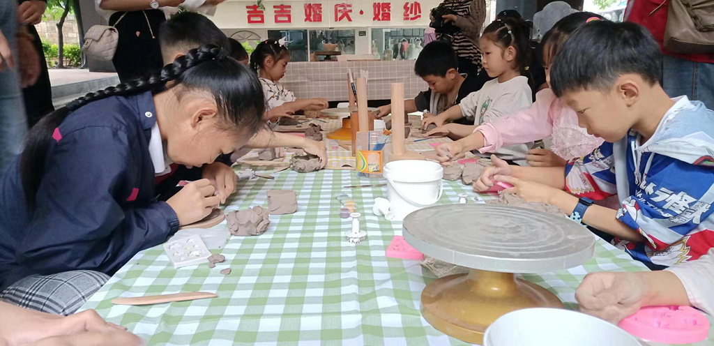 与 微信图片_20240603120520_副本.jpg