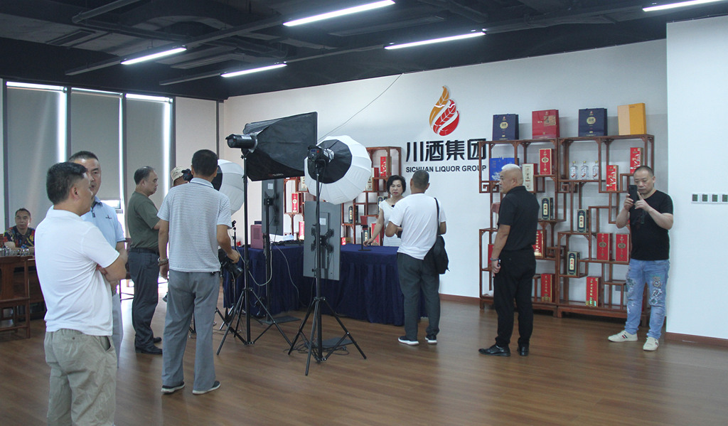 泸顺 1927 品牌酒全国市场启动大会隆重召开(图3) IMG_2857_副本_副本.jpg