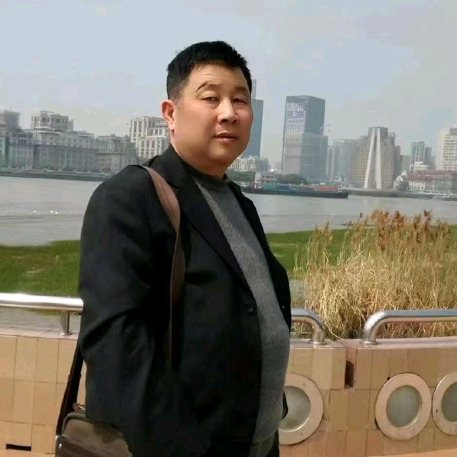 卞文峰老师简介卞文峰，教育名家、收藏大家、优秀作家、著名诗人，中国