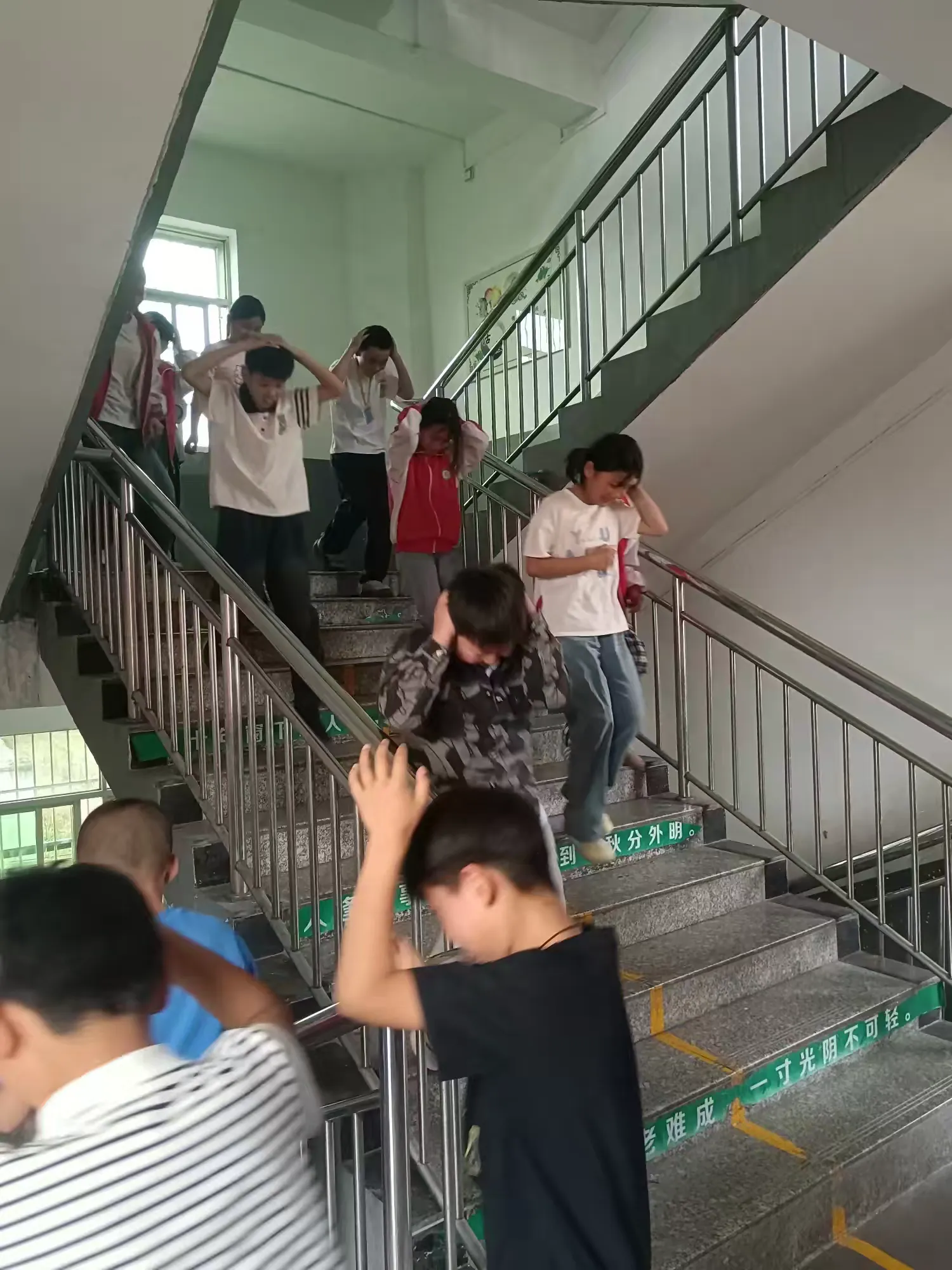 简篇-“防震演练,安全相伴”