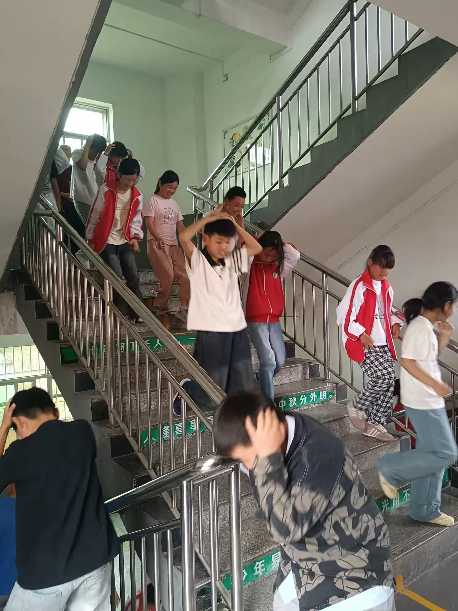 简篇-“防震演练,安全相伴”