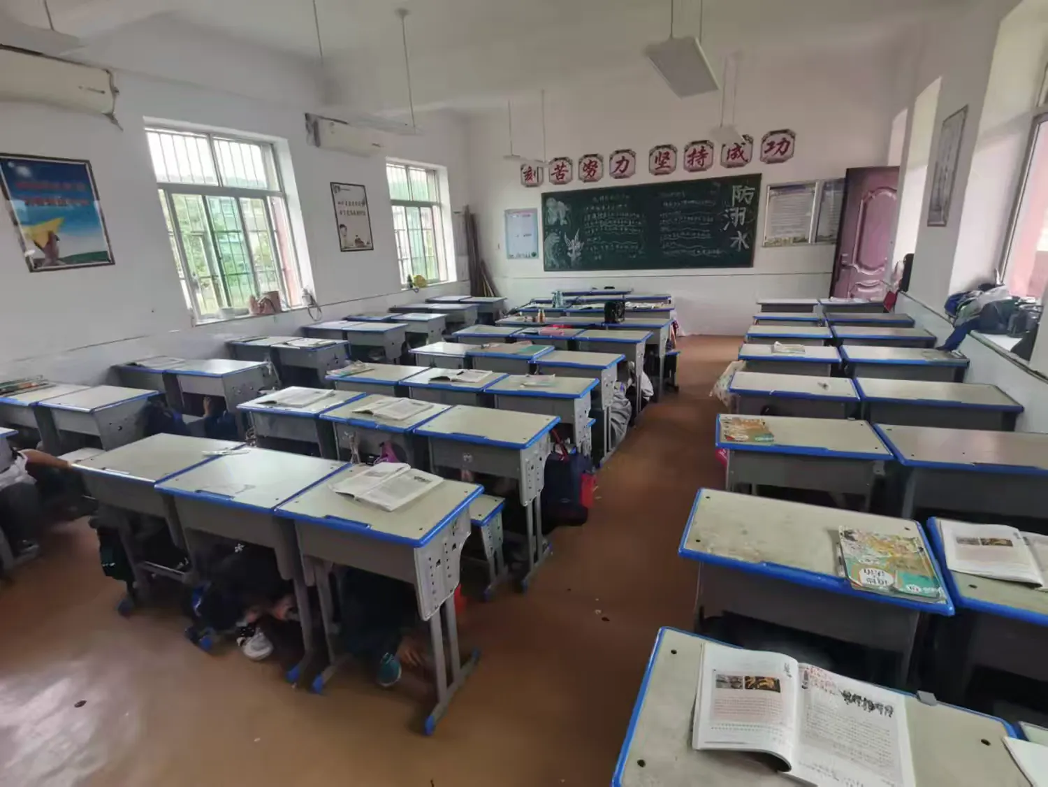 简篇-“防震演练,安全相伴”