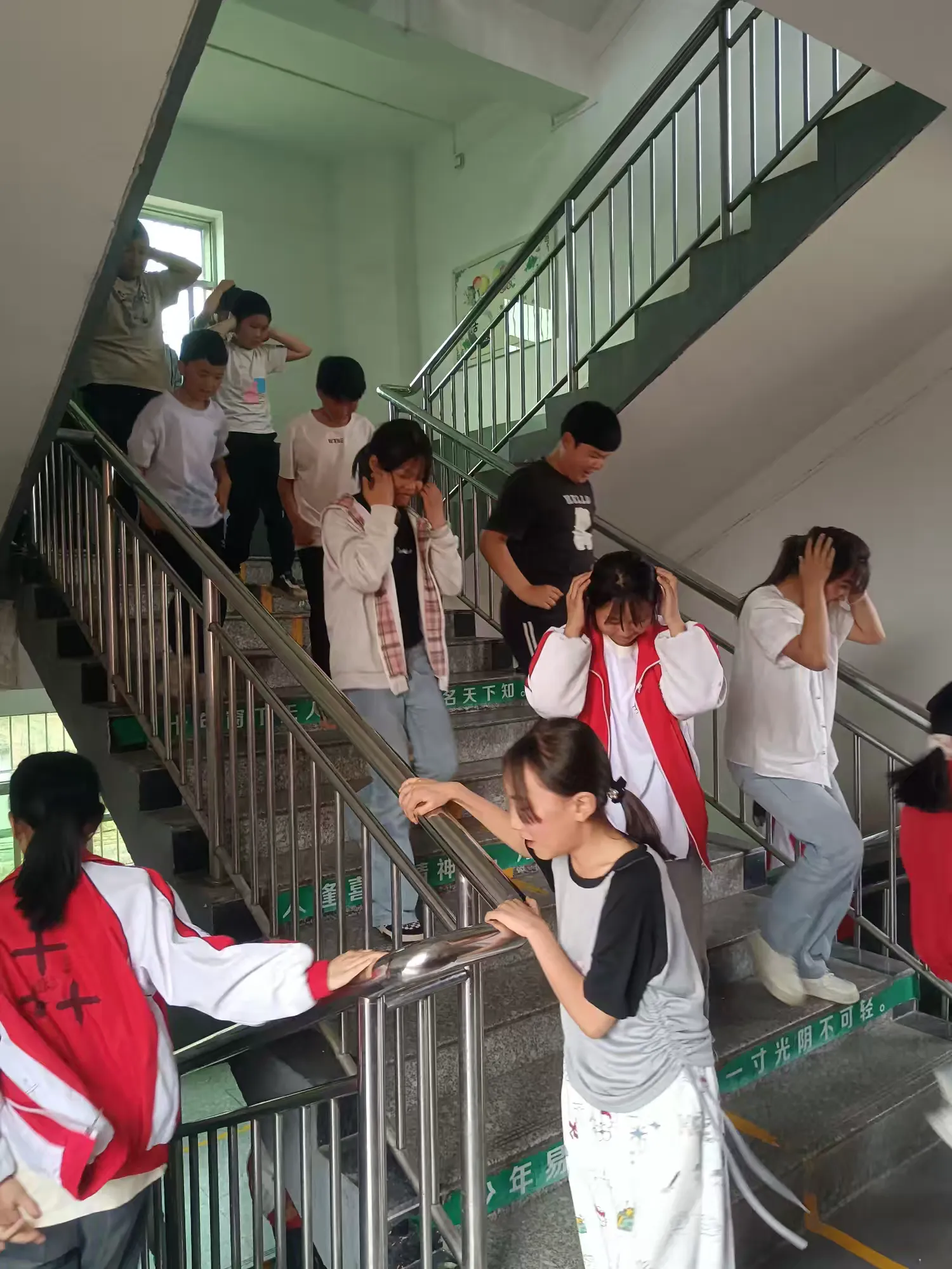 简篇-“防震演练,安全相伴”
