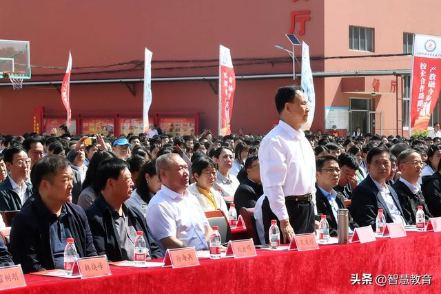 沧州渤海院校成功举办教育教学成果展暨李炳天将军诗•歌演唱会