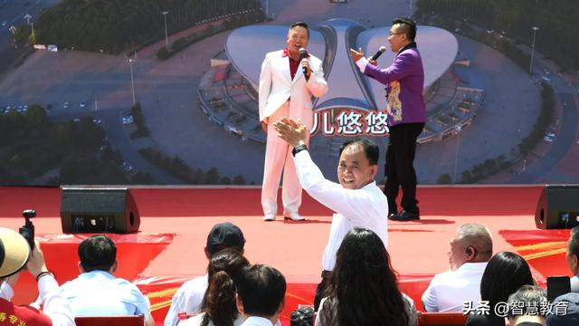 沧州渤海院校成功举办教育教学成果展暨李炳天将军诗•歌演唱会
