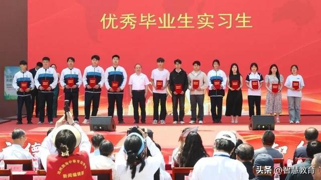 沧州渤海院校成功举办教育教学成果展暨李炳天将军诗•歌演唱会