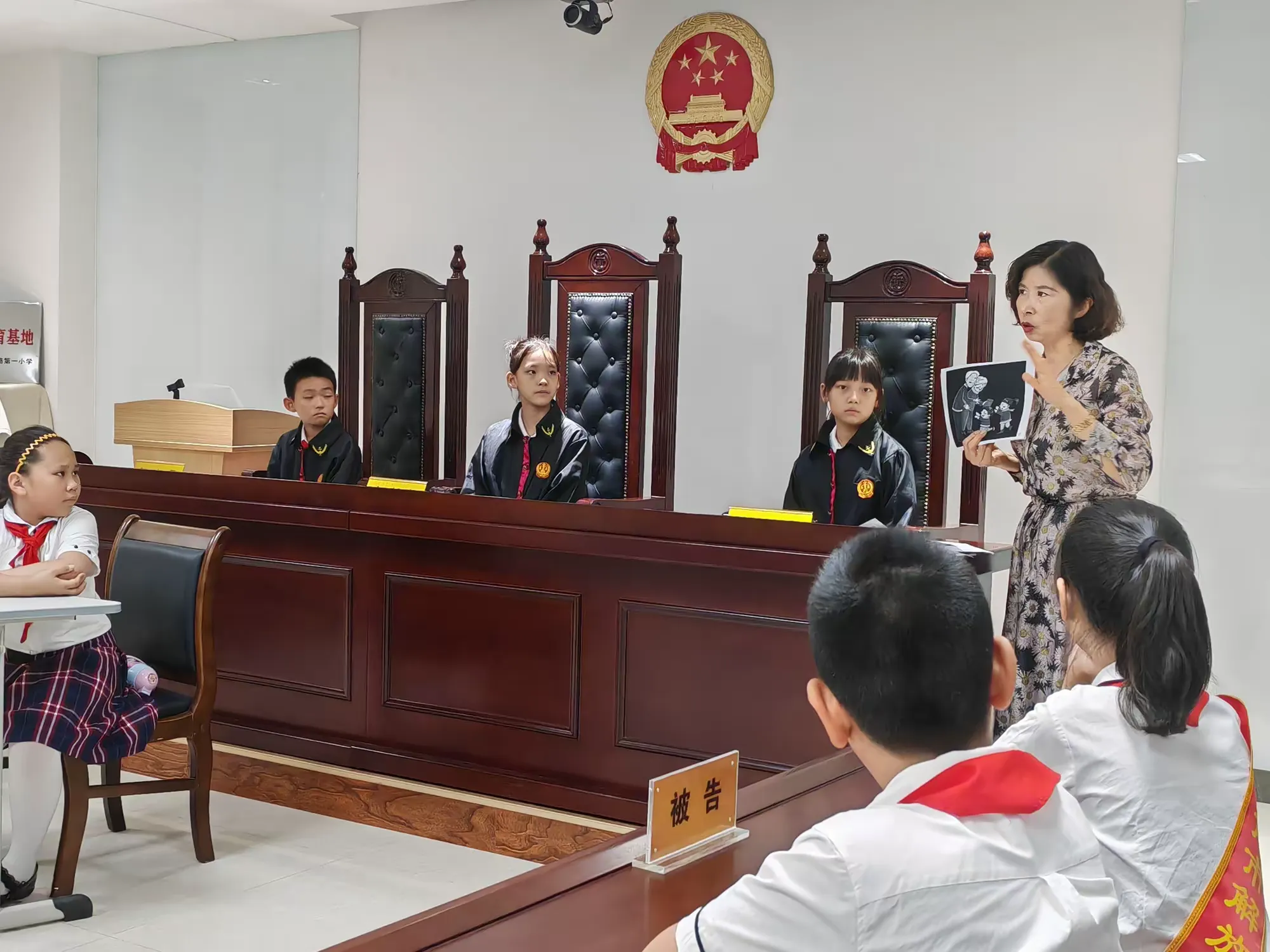 简篇-“小法庭”点燃青少年学法热情