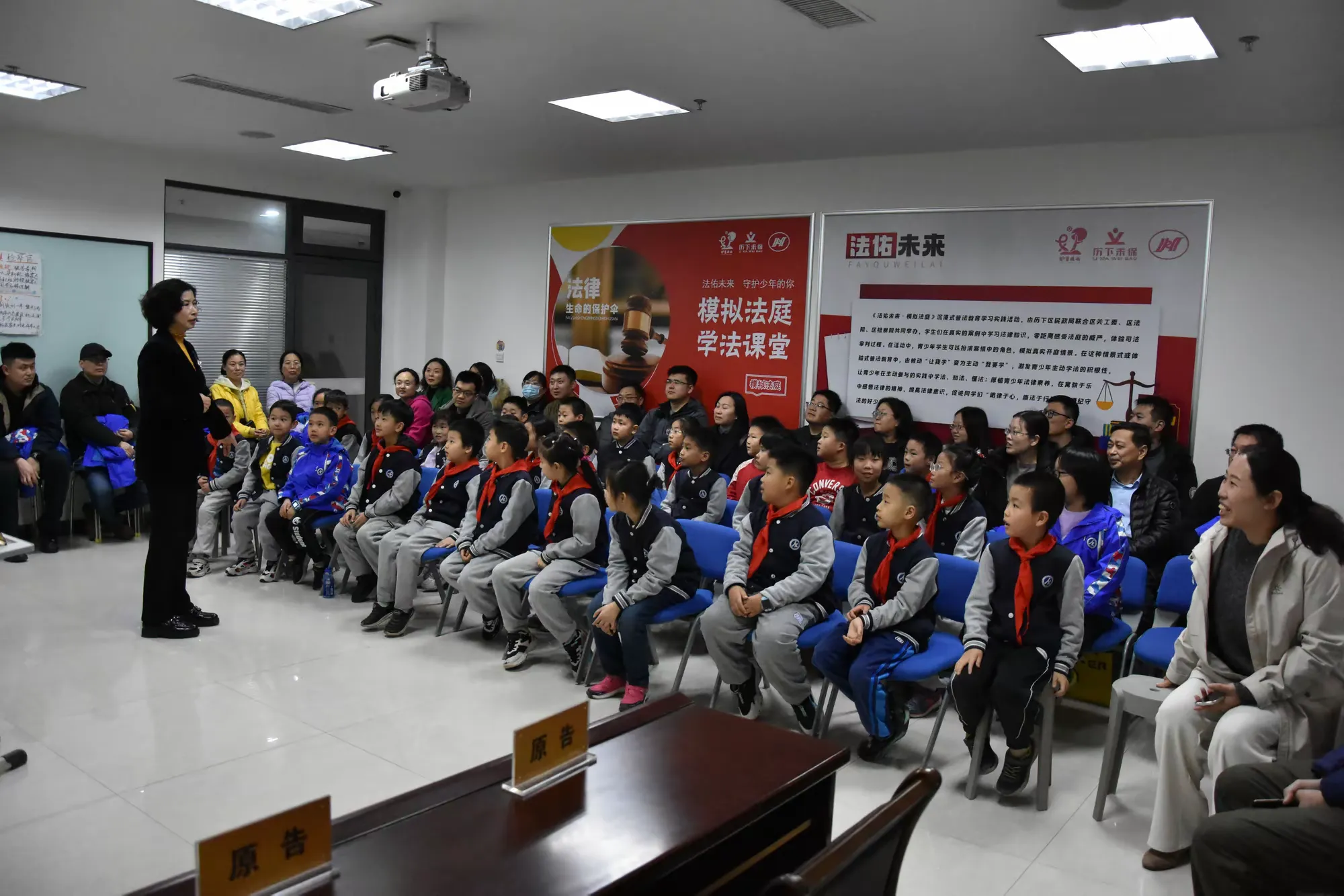 简篇-“小法庭”点燃青少年学法热情