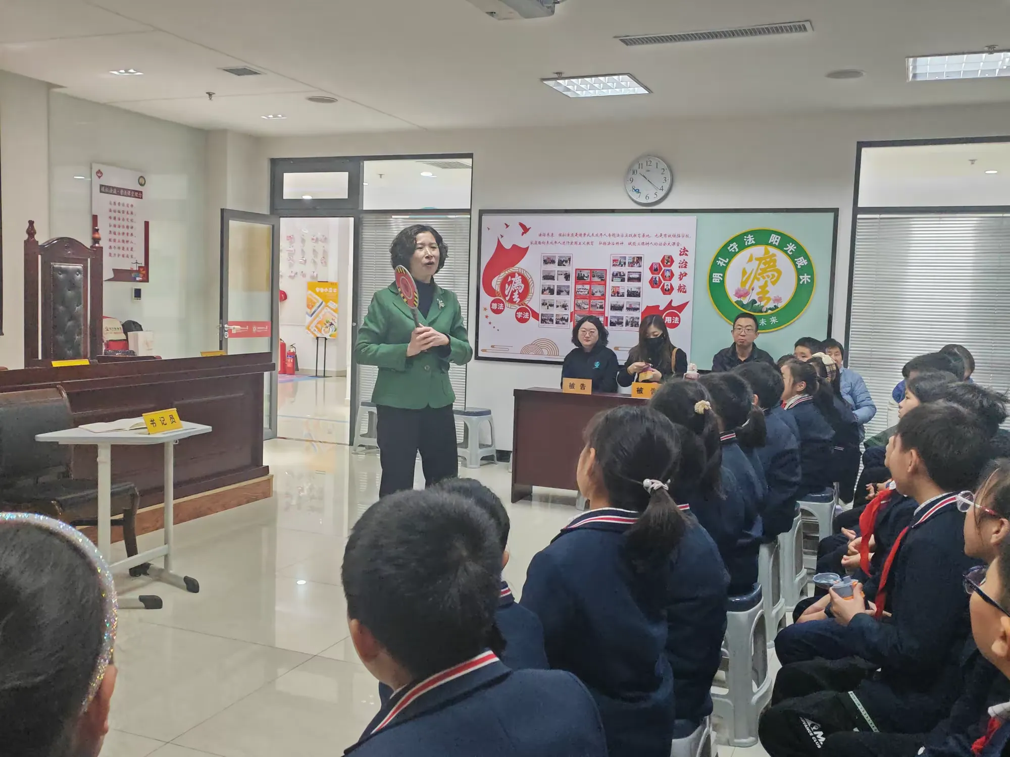 简篇-“小法庭”点燃青少年学法热情