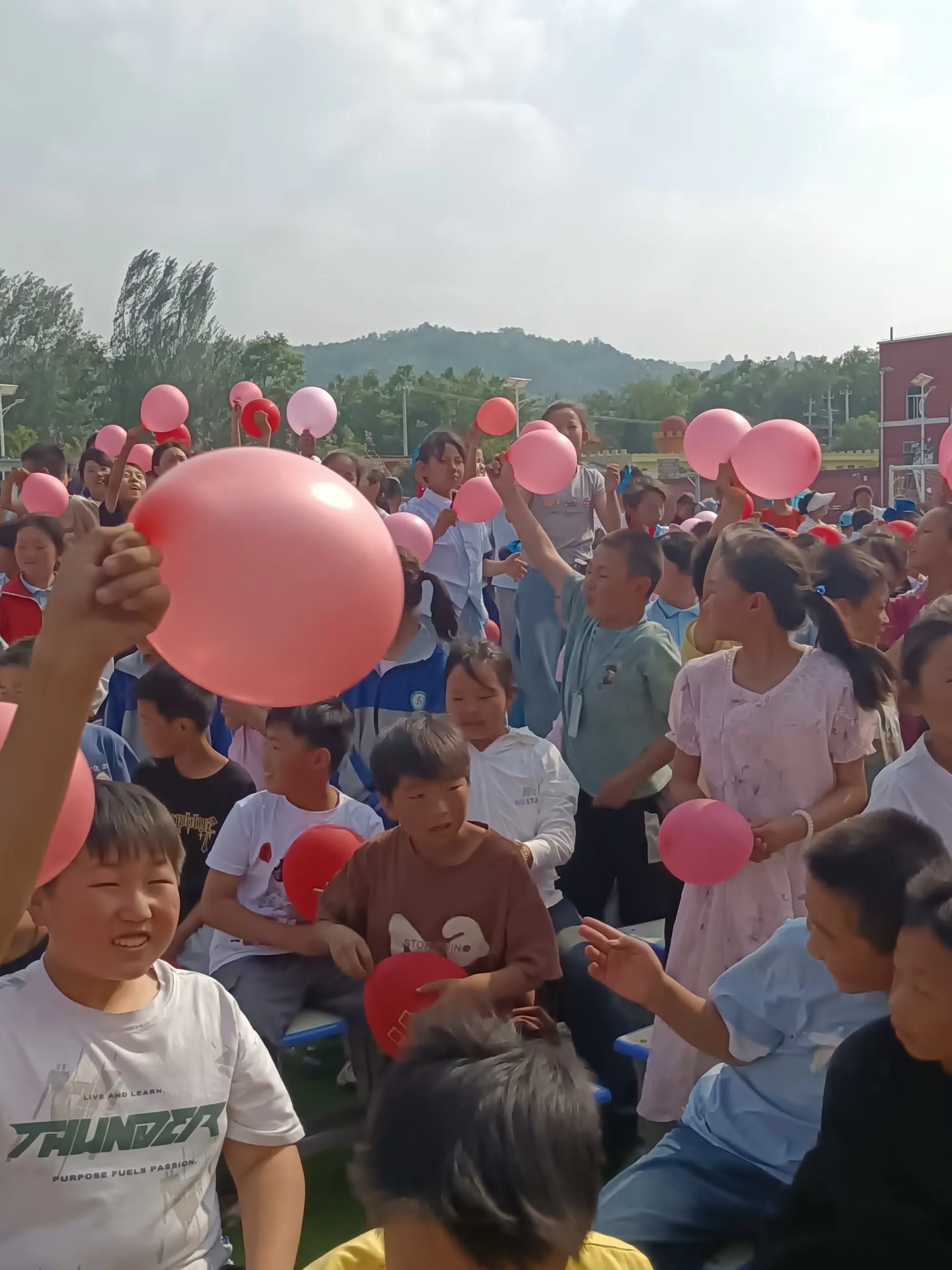 简篇-童心点亮星空 梦想扬帆起航