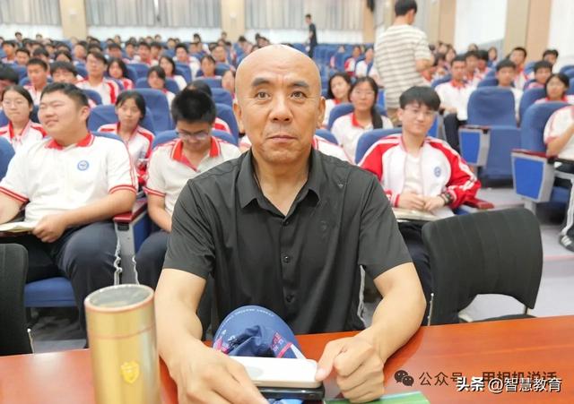 李炳天将军思政课走进盐山中学