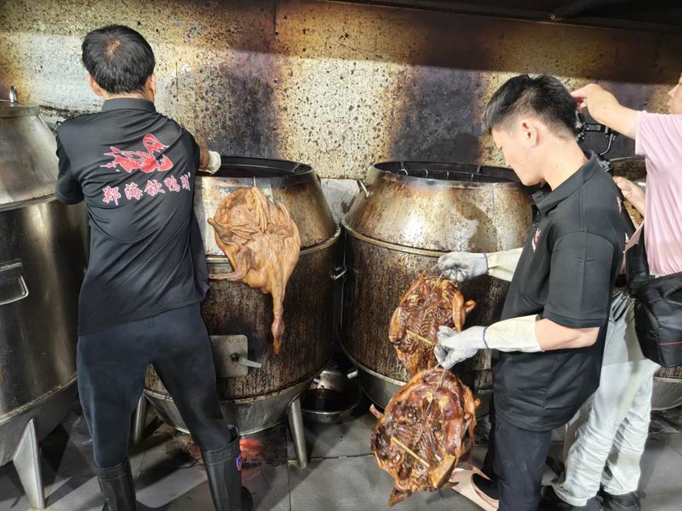 9放进熏炉用木炭烤出油