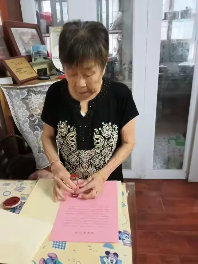 简篇-【“档”你需要我就在】历下区档案馆获赠厚重“历史印” 抗战名将后人捐献珍档寄托家国情怀