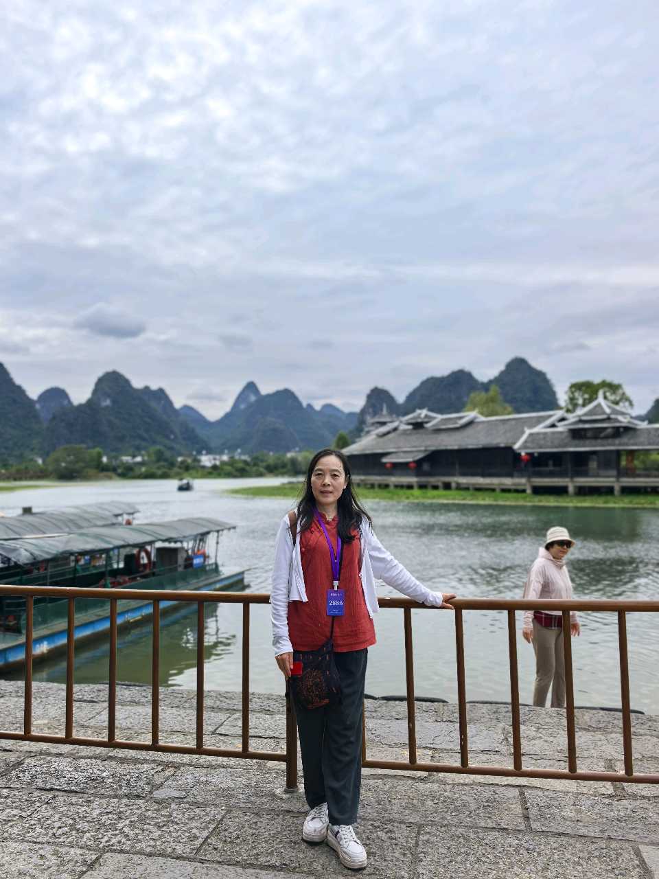 蛇来运转                                                       王晓瑜