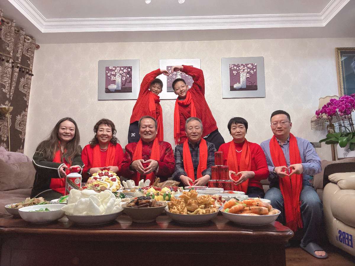 【春节专刊•西安2】张富贵：家家户户团圆乐，岁岁年年福满门一一西安亲人恭贺乙巳蛇年新春佳节（组诗12首）北京头条•西安头条•都市头条发布！