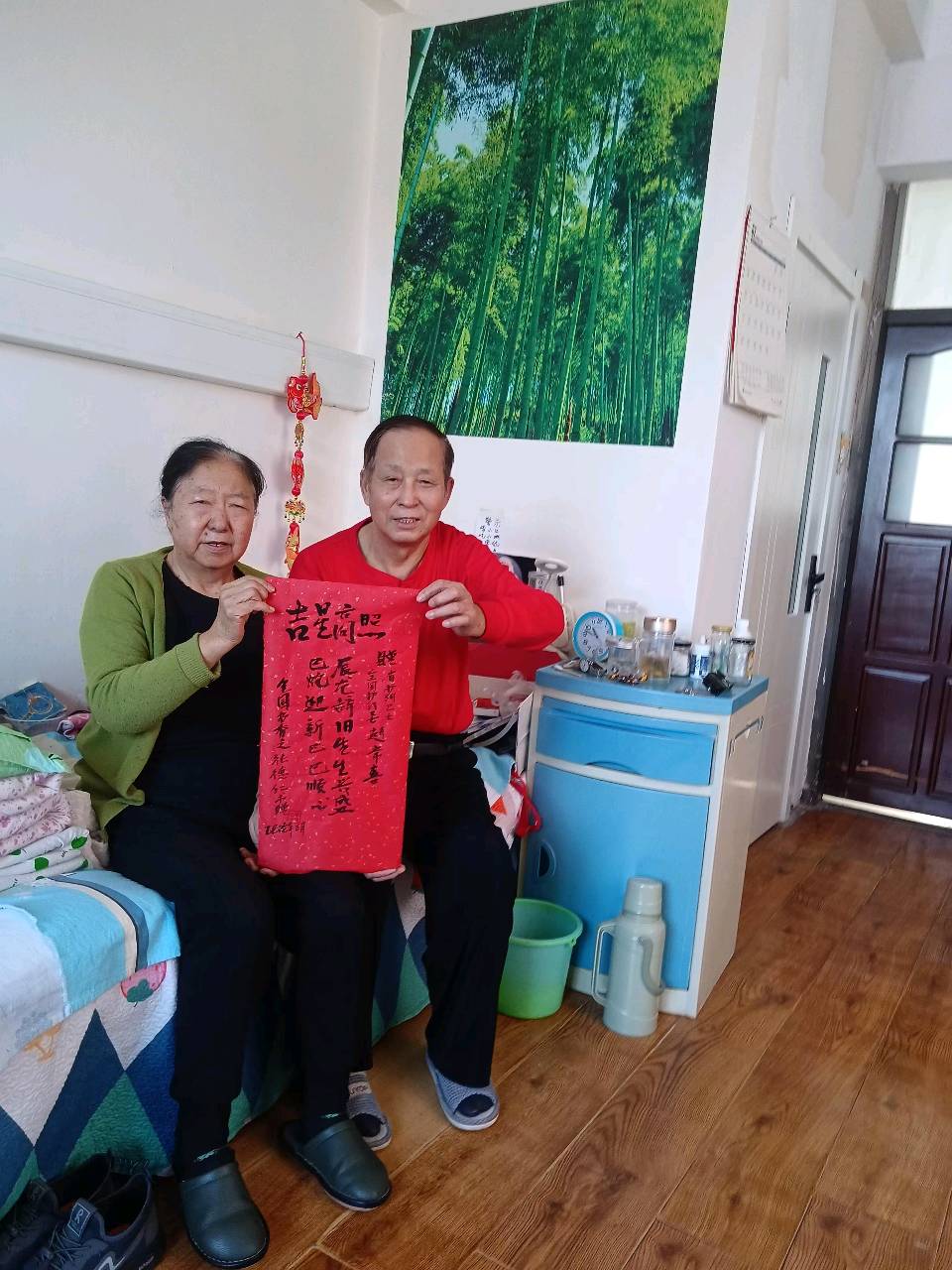 名家专栏 ｜张德仁：春节学英模党旗映红年一 一牡丹江市西安区江滨街道江滨社区离退休干部党支部春节开展学习身边英模活动侧记