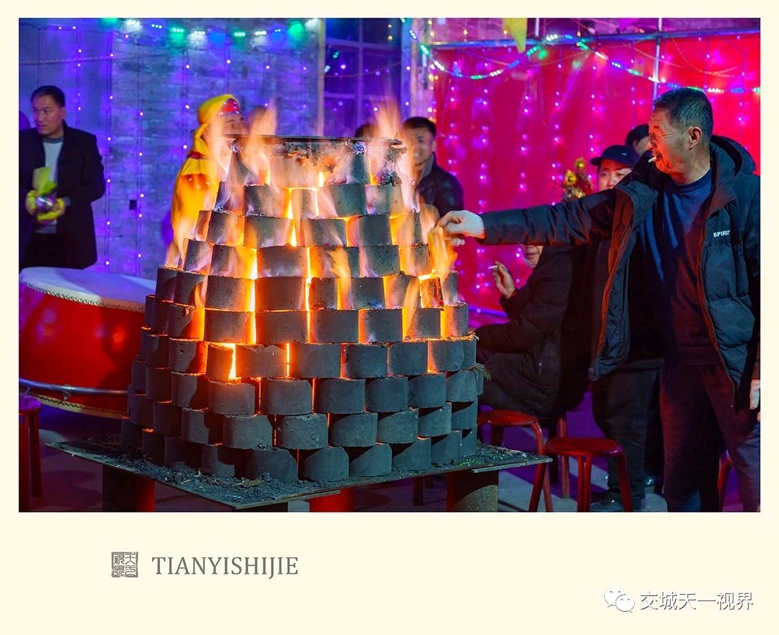 李靖水：红红火火看社火