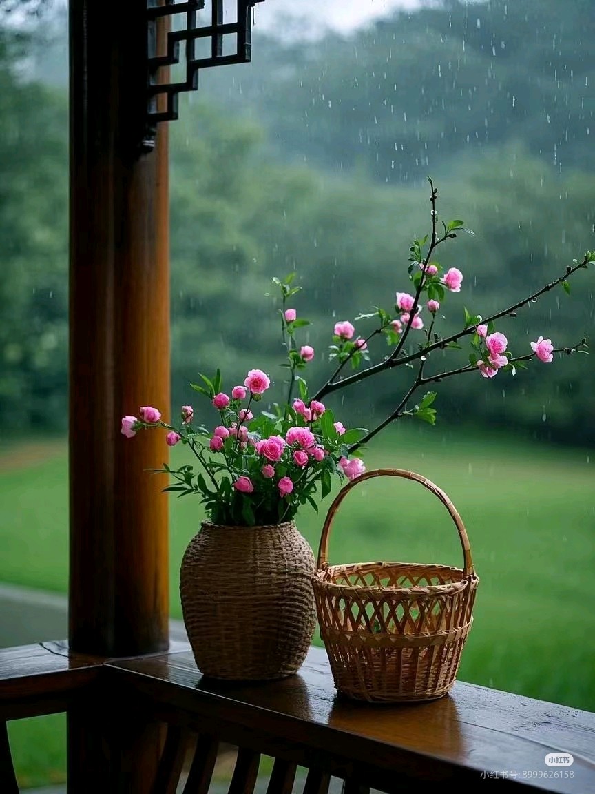 【蓝月亮诗刊】签约诗人：雨中花／草原梦（外一首丿