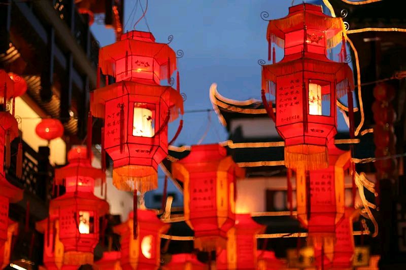 七绝～元宵夜吟    文/卫水居士