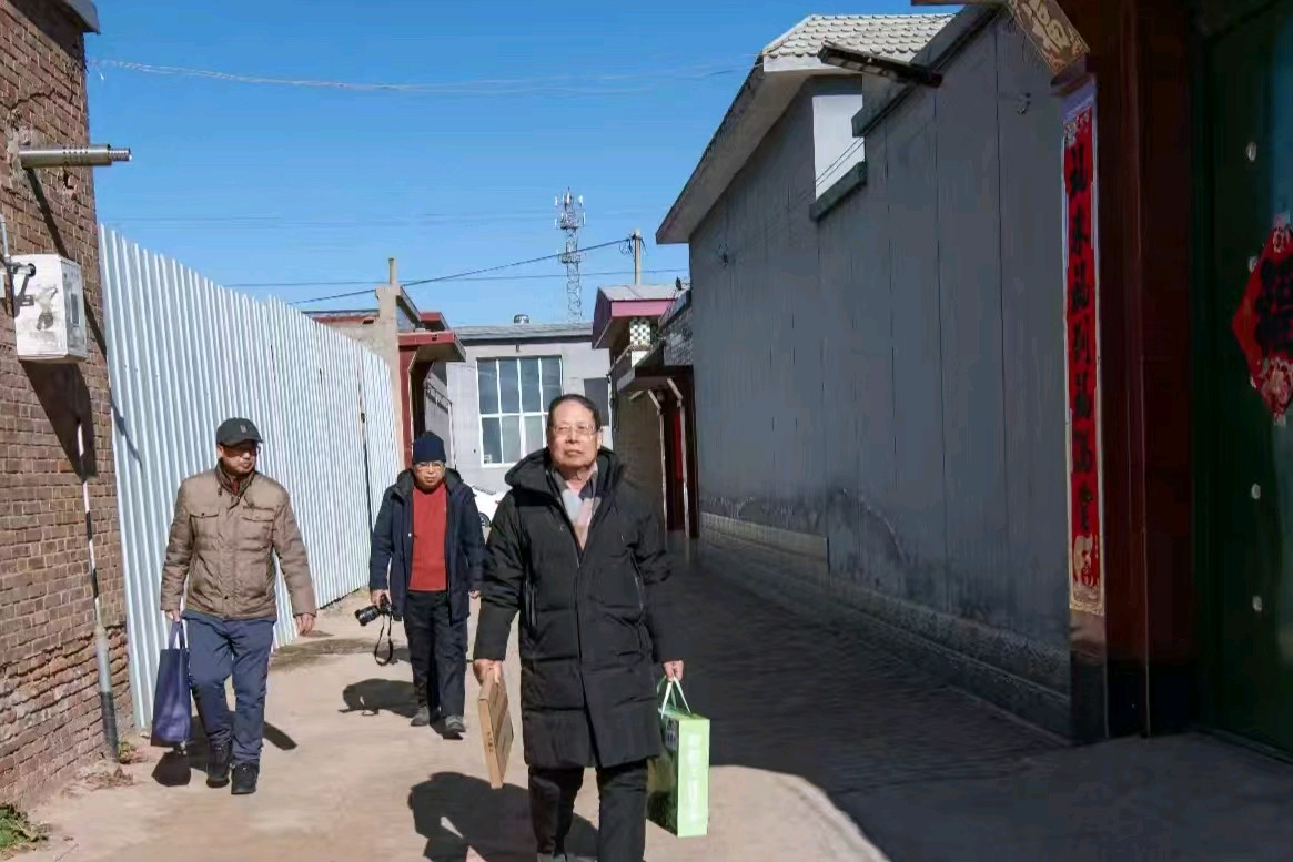 请您欣赏记录者张庭怀的文章 新春送祝福，真情暖寒冬  诵读/建萍