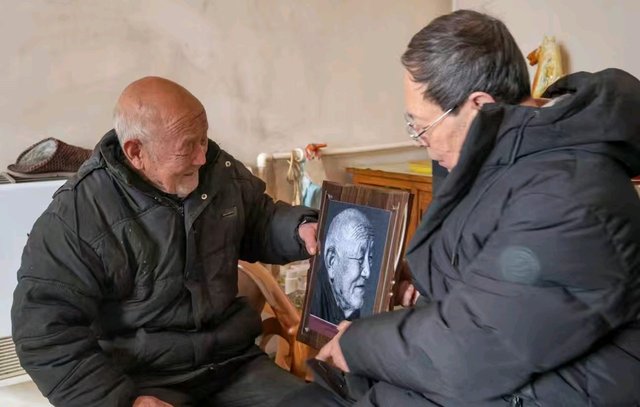 请您欣赏记录者张庭怀的文章 新春送祝福，真情暖寒冬  诵读/建萍