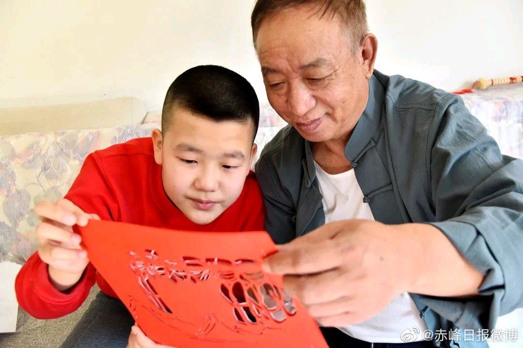 【名家力作】傅永明/《赤峰剪纸大师杨万年赋》诵读/黑骏马/灵感/快活林/花仙子/箫笳【苏河清音】【第