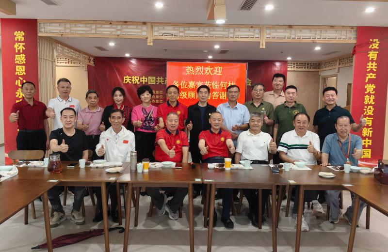 世界文学联盟//作家诗人杨发忠大赞何林老兵《诗影人生》亮相第32届北京国际图书博览会和致敬深圳李相成老兵