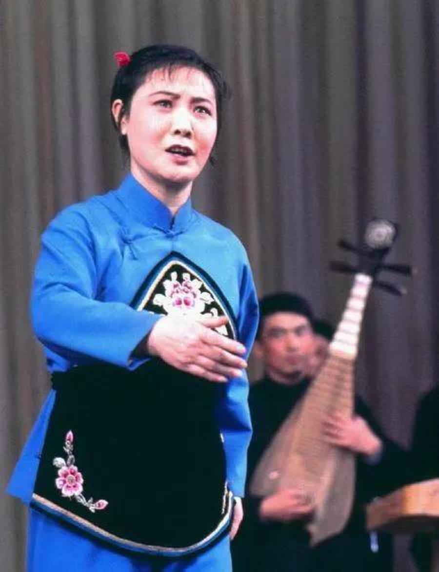 【中国雨巷文学社】北京头条 第3881期 鹧鸪天《悼人民艺术家郭兰英》作者：萧祖能 - 杭州