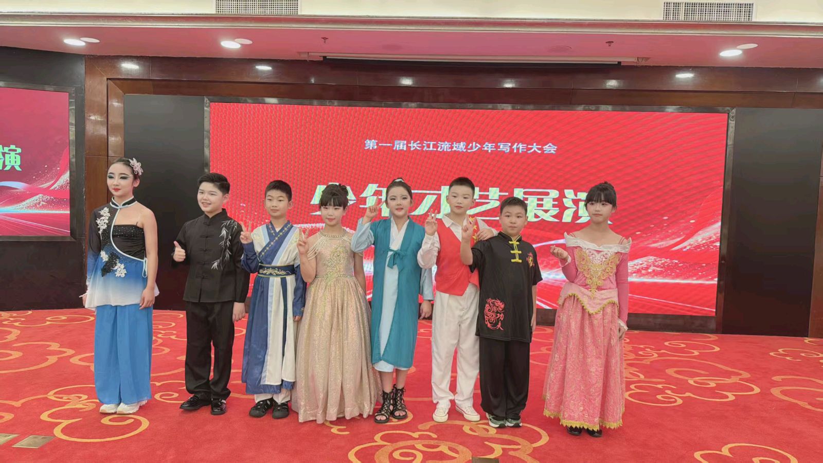 宜昌唱响八月歌    作者  郭亚辰