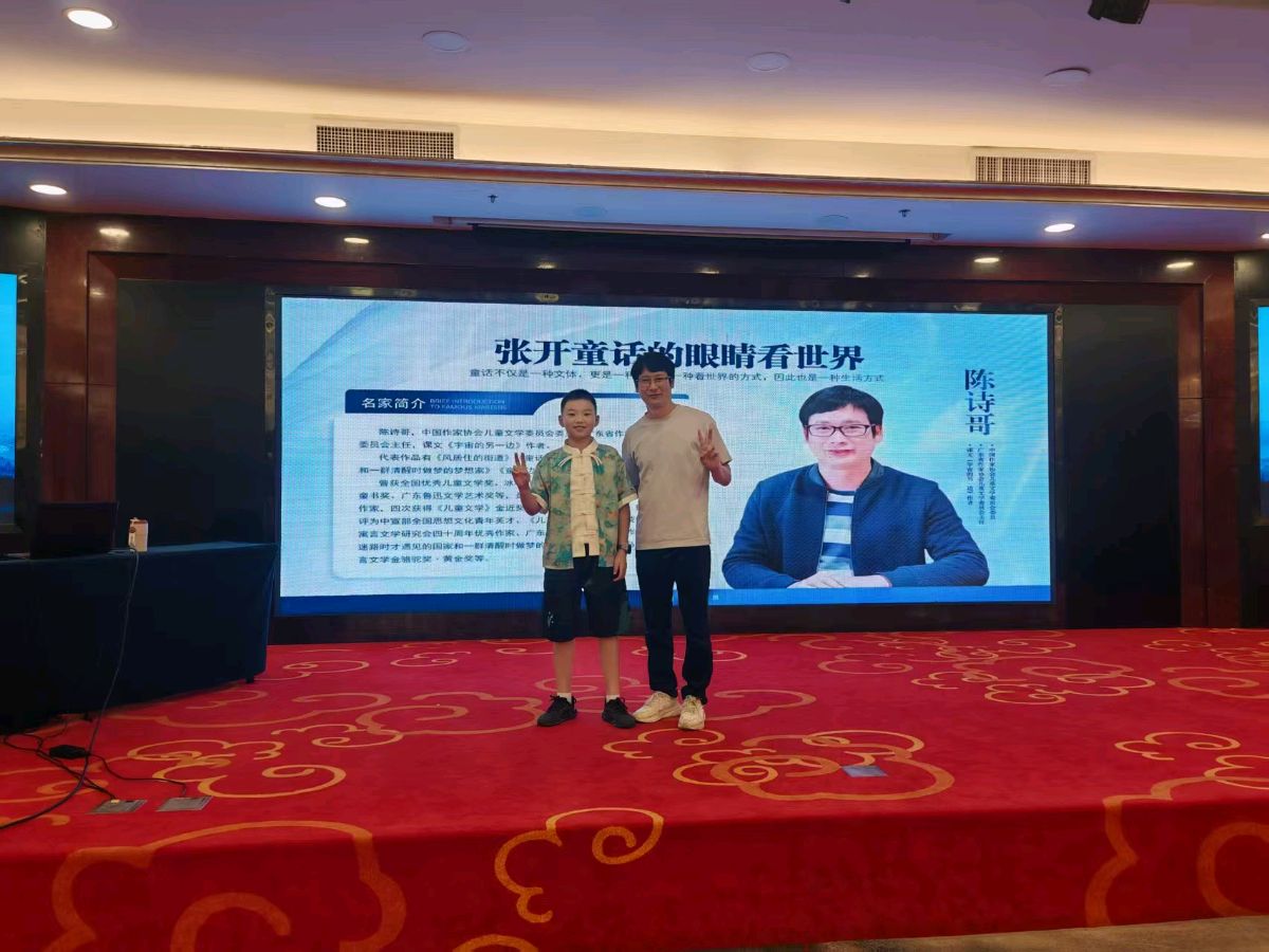 宜昌唱响八月歌    作者  郭亚辰