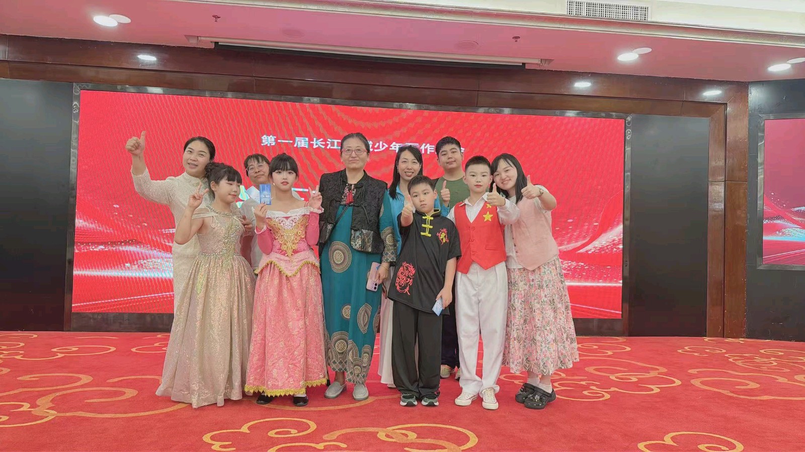 歌声的力量   作者  杨锦程