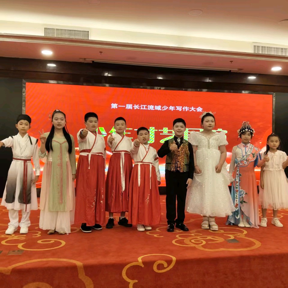 八月歌声唱响宜昌作者 骆靖宇