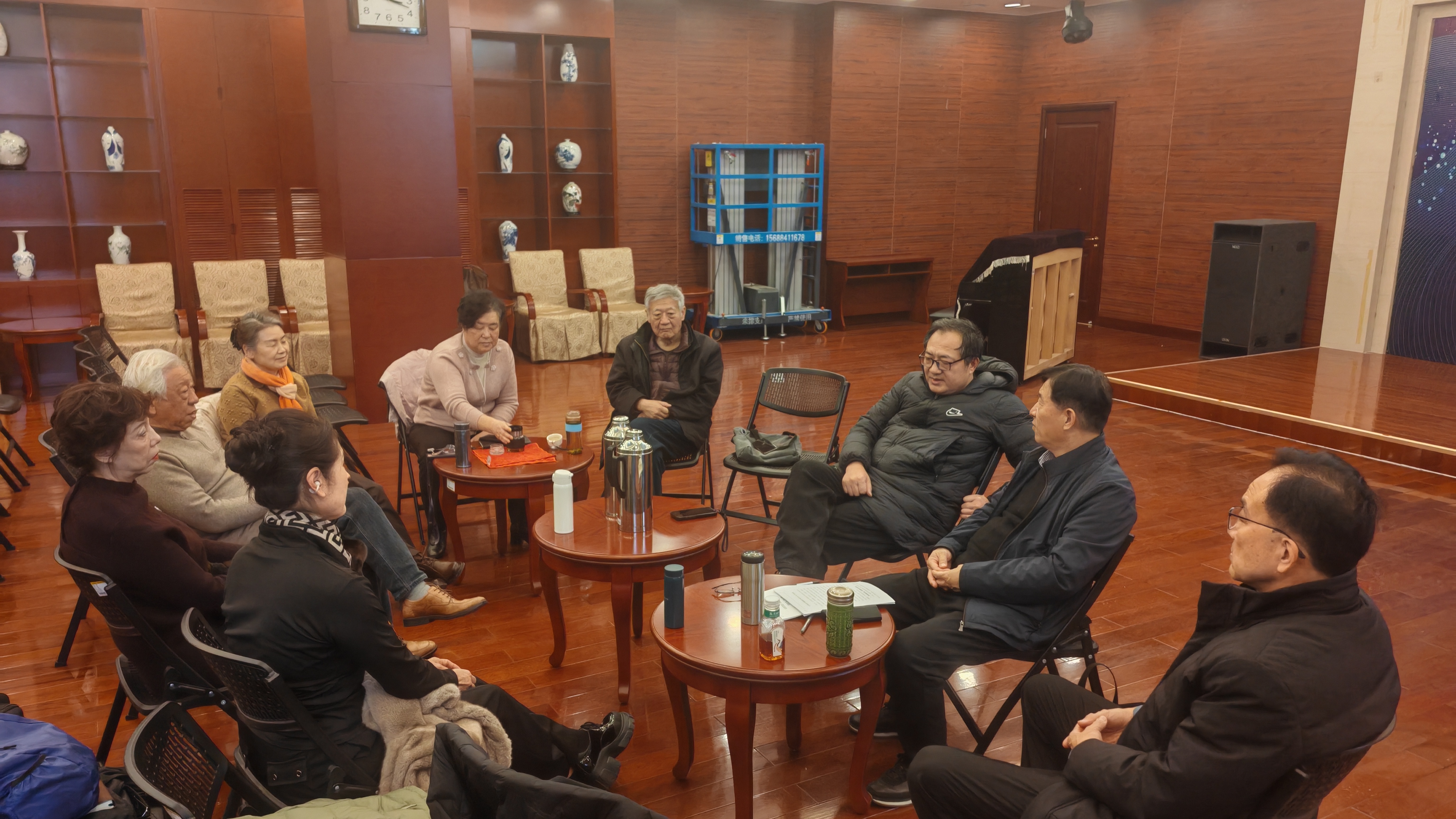 《万水千山只等闲》：一群老干部，把长征演成了“活的历史” 