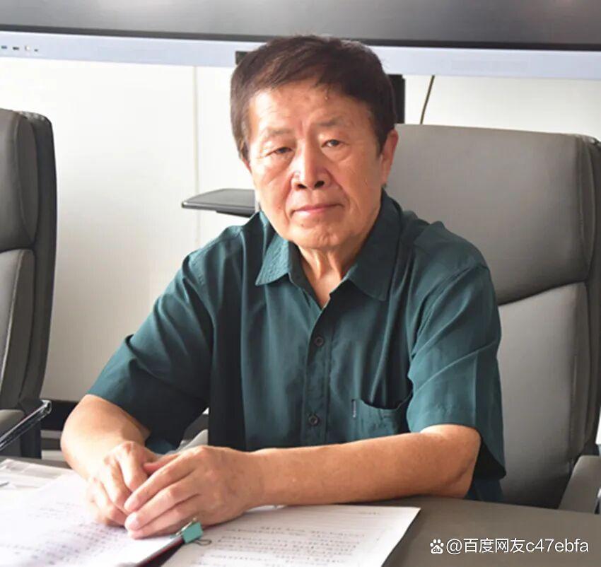 徐太生书法作品集《笔书时代，墨韵华章》赠书仪式在峰峰文化馆隆重举行