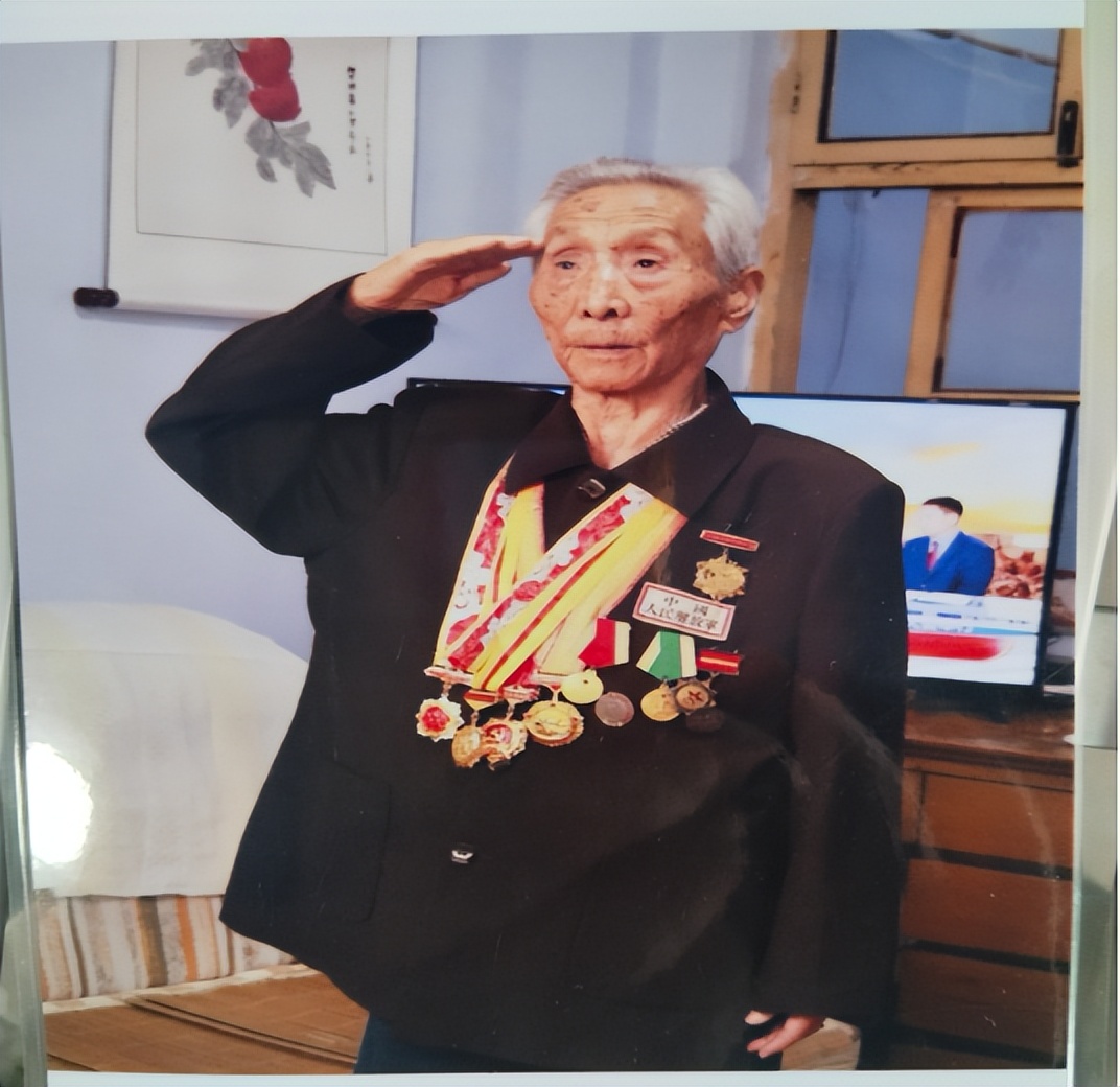 烽火铸丹心，百年守本色—— 访百岁老兵、莱芜机关幼儿园奠基人李震//魏佑湖