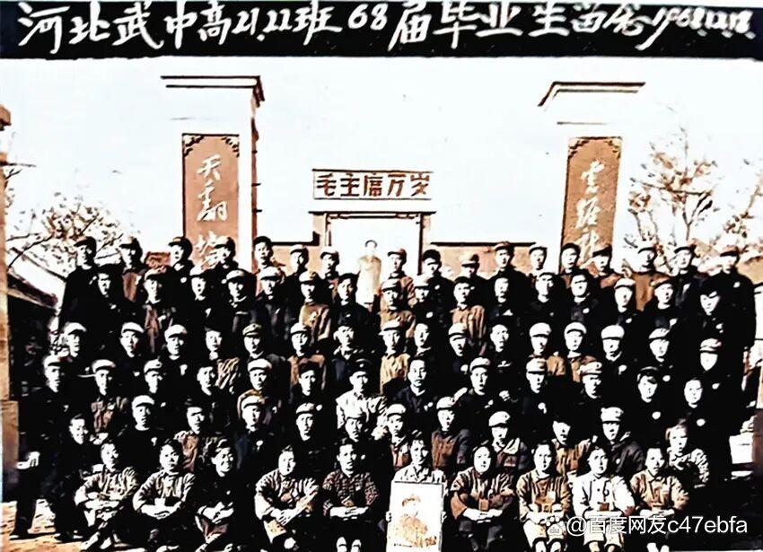 徒步千里到延安纪实（二）：9名同学举红旗向延安出发