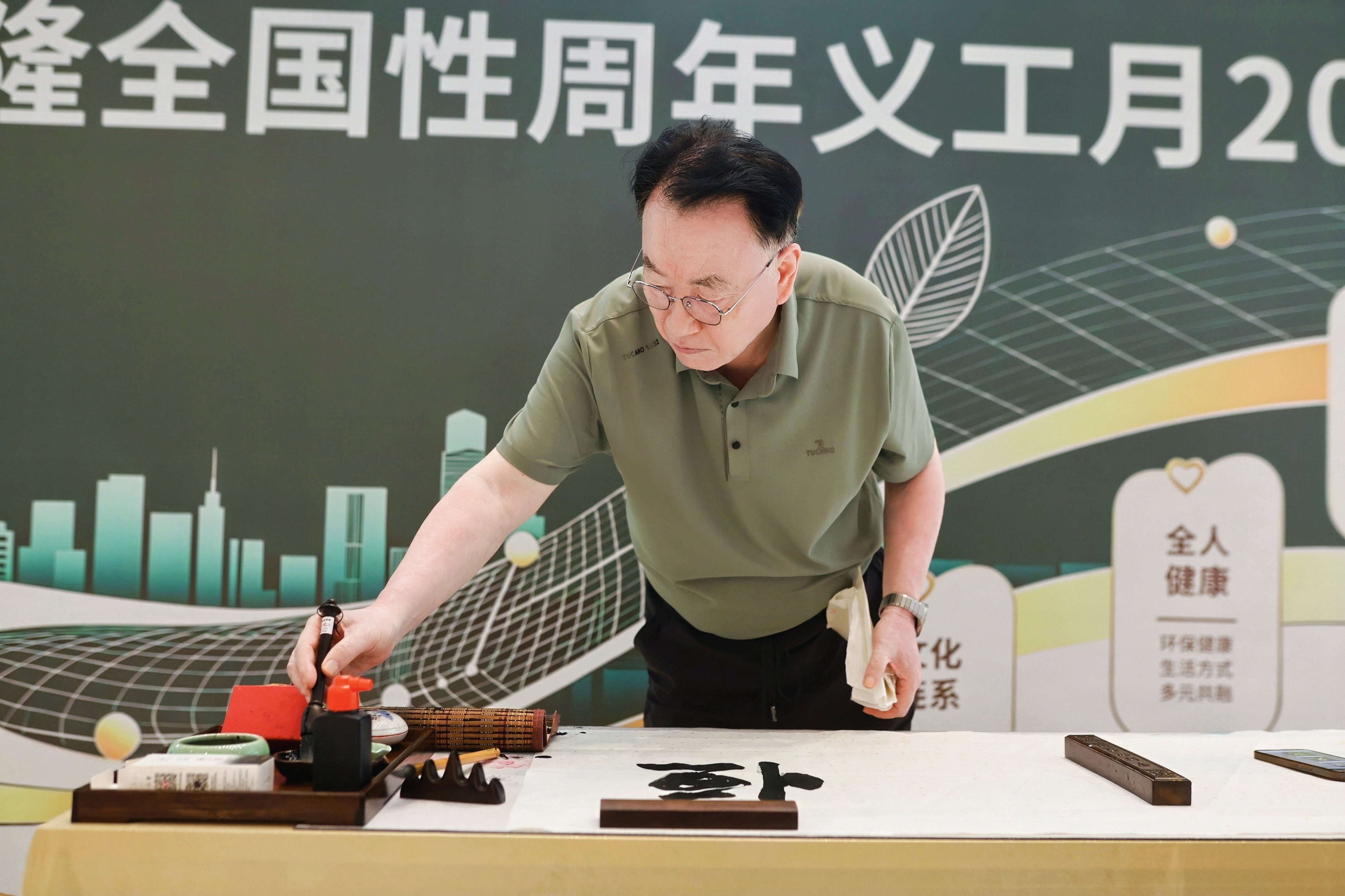 名篇共赏35:欢聚赏月，为何独愁？王建《十五夜望月》读后//天琮